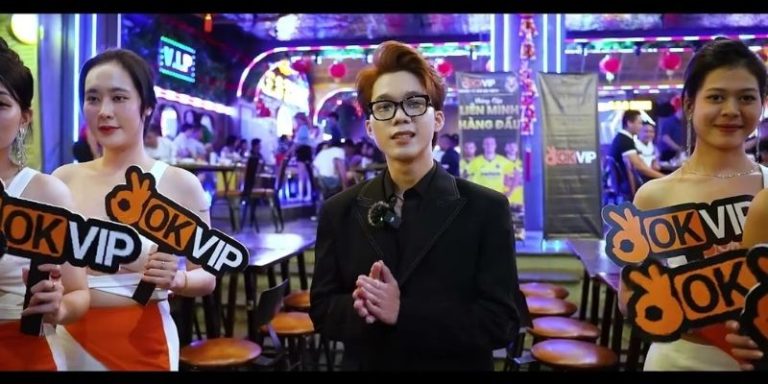 Thành Đạt đắm chìm trong show cùng nhà tài trợ OKVIP